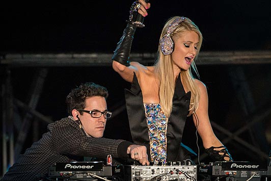 Paris Hilton DJ