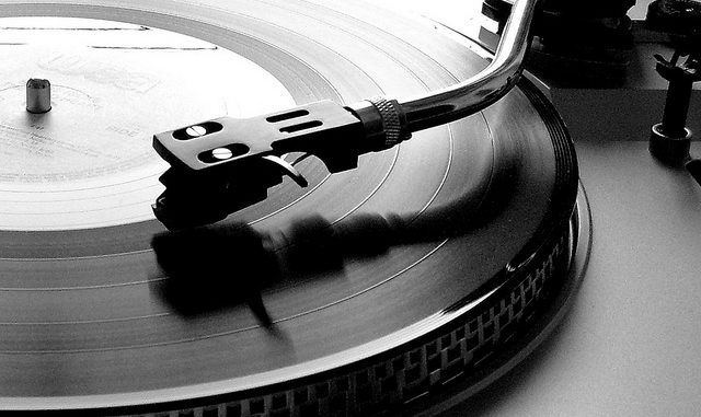 Vinyl record player